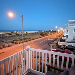  Holiday home Stunning Huge House